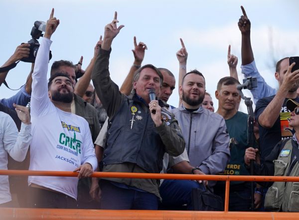 Βραζιλία: Πρόστιμο στον Μπολσονάρο – Δεν φορούσε μάσκα σε μοτοπορεία υποστηρικτών του