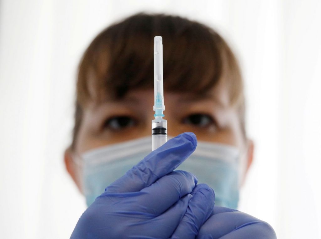 Κοροναϊός: Μια δόση εμβολίου για όσους έχουν νοσήσει, ενισχυτική δόση για όλους