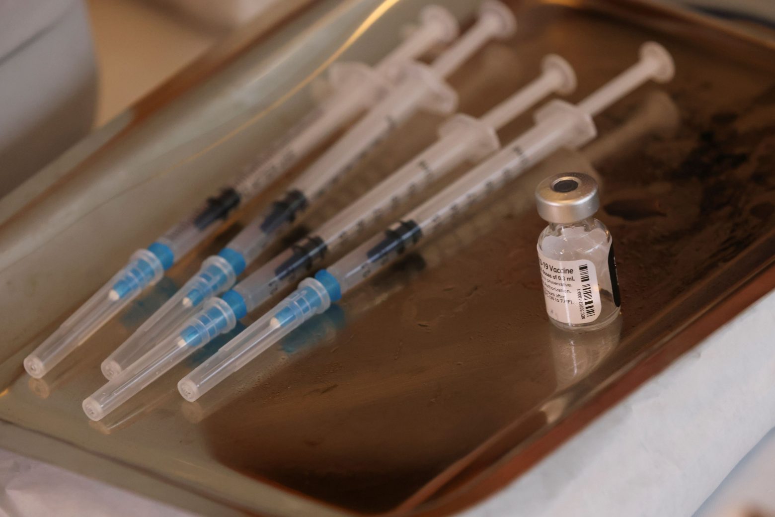 Κοροναϊός - Επιτροπή: Σύσταση για εμβολιασμό εφήβων 15-17 ετών και παιδιών άνω των 12 ετών με υποκείμενα νοσήματα