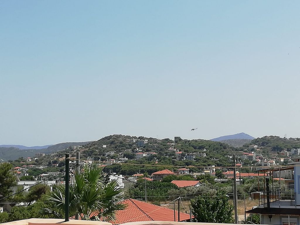 Φωτιά στη Βραυρώνα Αττικής – Σηκώθηκαν αεροσκάφη