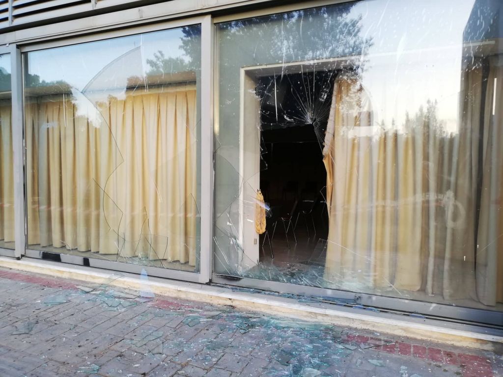 Βανδαλισμοί στο κτίριο του πάρκου Μίκης Θεοδωράκης στα Βριλήσσια