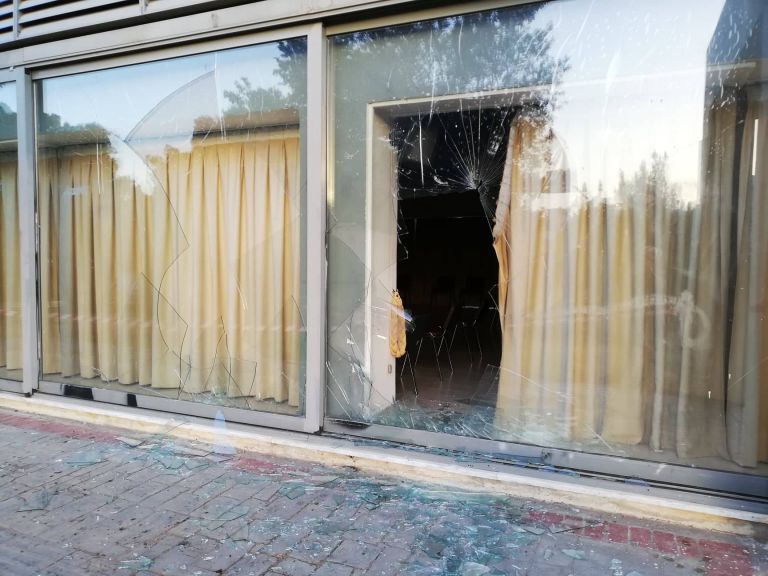 Βανδαλισμοί στο κτίριο του πάρκου Μίκης Θεοδωράκης στα Βριλήσσια