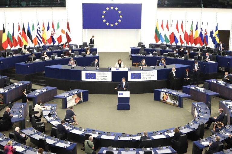 Η Ευρώπη πρέπει να ενώνει και να λύνει προβλήματα