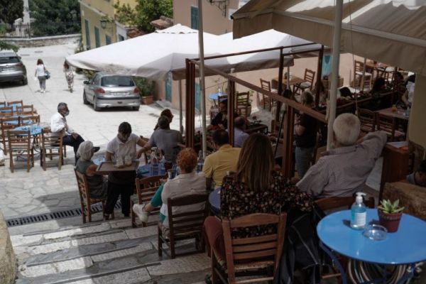Προνόμια εμβολιασμένων: Νέες ανακοινώσεις για εστίαση και ψυχαγωγία