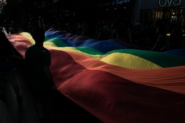 ΑΠΘ: Ομοφοβική επίθεση με μπουκάλια και κλοτσιές – Στο νοσοκομείο με ράμματα στο κεφάλι ένα από τα θύματα