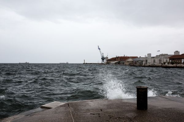 Θεσσαλονίκη: Νεκρός ανασύρθηκε 79χρονος από τον Θερμαϊκό