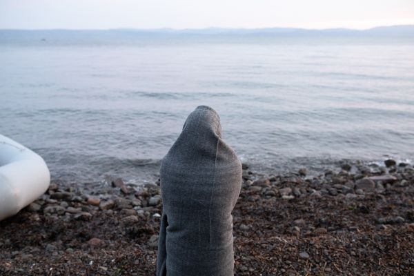Διεθνής Αμνηστία: Οι επαναπροωθήσεις και η βία εναντίον των προσφύγων αποτελούν de facto συνοριακή πολιτική