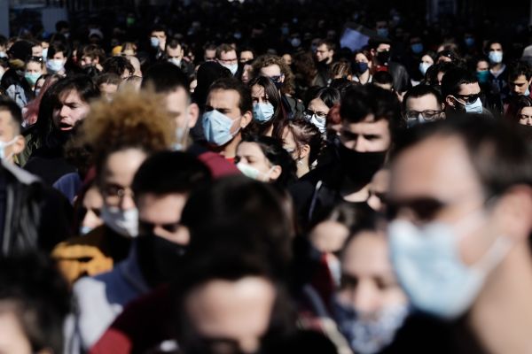 Μάσκες: Σε ΦΕΚ η απόφαση για μη χρήση σε εξωτερικούς χώρους