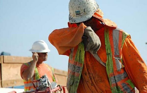 Υπουργείο Εργασίας: Έλεγχοι, ενόψει του καύσωνα, για προστασία της ασφάλειας και υγείας των εργαζομένων