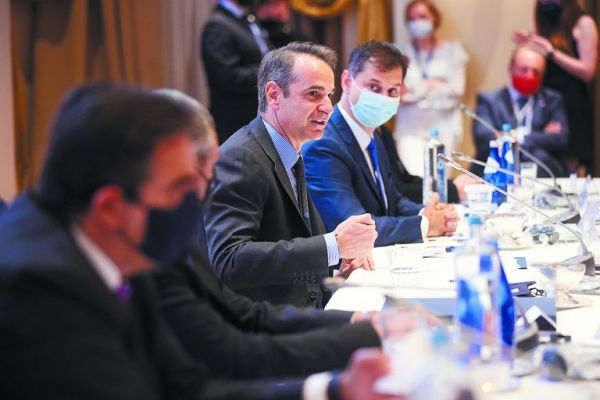 Ενέσεις αισιοδοξίας από το Μαξίμου