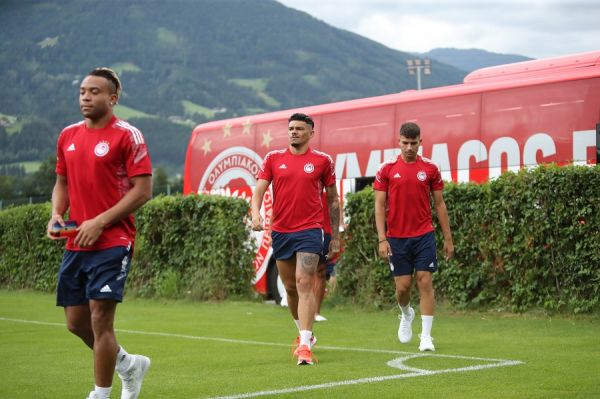 Η «πρώτη» του Ολυμπιακού στην Αυστρία υπό καταρρακτώδη βροχή