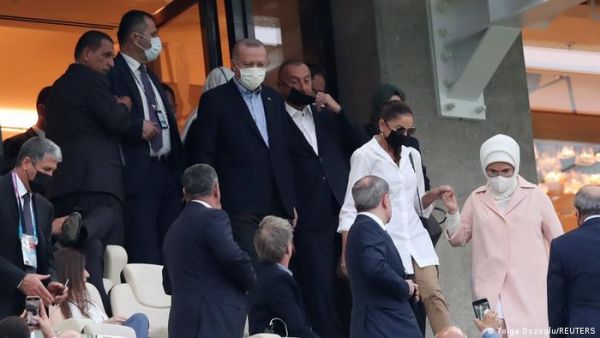 Το EURO και το φλερτ με αυταρχικούς ηγέτες