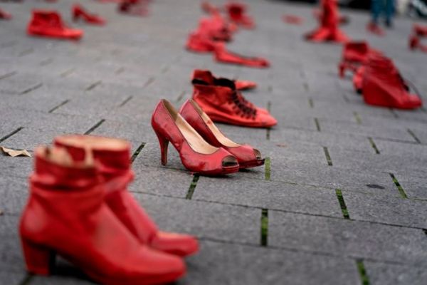 Από τα χαμηλότερα ποσοστά καταγγελιών έμφυλης βίας στην Ελλάδα – Η σύγκριση με τη Σουηδία