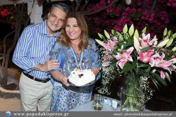 Δέσποινα Μοιραράκη: Τα 10 χρόνια έγγαμου βίου γιόρτασε με τον σύζυγό της Γιάννη Κοντούλη στη Μύκονο