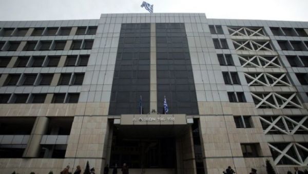 Βερναρδάκης: «Απειλητική εγκύκλιος» στους υπαλλήλους του υπουργείου Μετανάστευσης