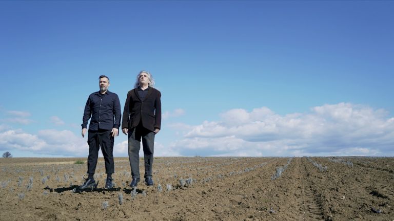 Οι «Λύκοι» Γιάννης Αγγελάκας και Νίκος Βελλιώτης σε μια μοναδική εμφάνιση στο Βεάκειο Θέατρο Πειραιά