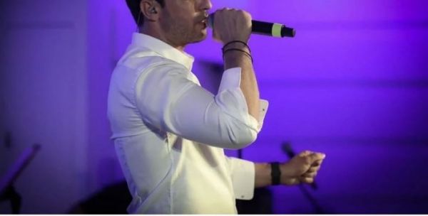 Συγκλονίζει γνωστός τραγουδιστής: «Ο πατέρας μου αυτοκτόνησε όταν ήμουν 10 χρονών»