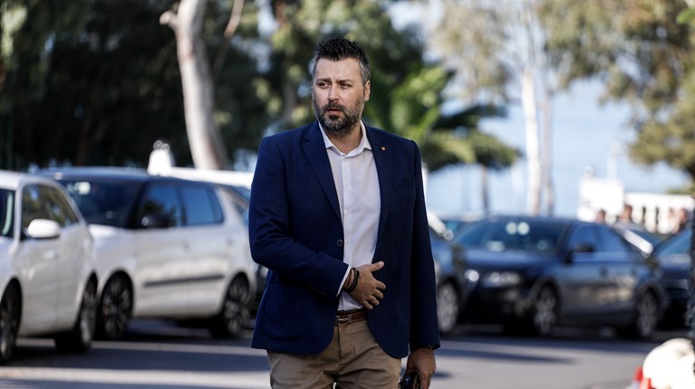 Καλλιάνος: Τα 300.000 ευρώ της επικήρυξης να δοθούν στην οικογένεια της Καρολάιν και σε ιδρύματα ορφανών παιδιών