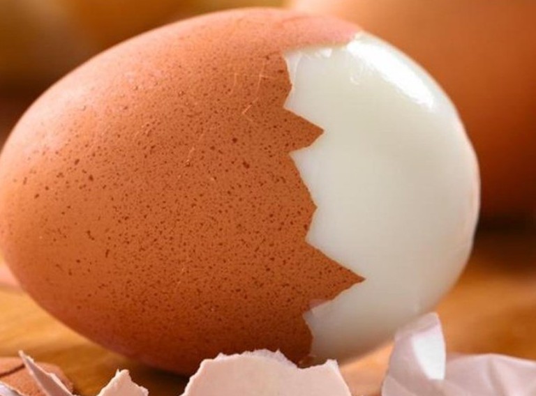 Δεν θα πιστέψετε τι συμβαίνει σε ένα αβγό αν το βάλεις στο ξίδι