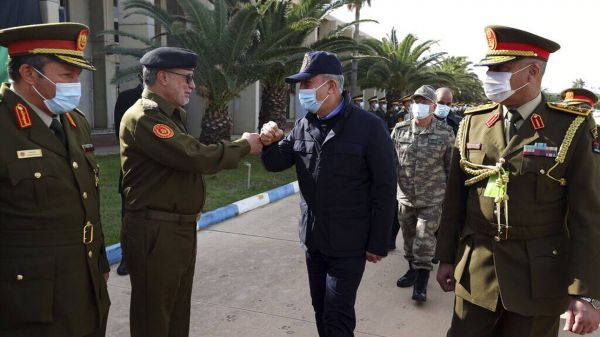 Λιβύη: «Παρέλαση» κυβερνητικών παραγόντων της Τουρκίας ενόψει της Συνόδου του ΝΑΤΟ