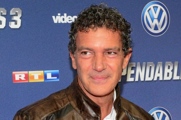 Θεσσαλονίκη: Με «δόλωμα» την ταινία του Αντόνιο Μπαντέρας κλέβουν ΙΒΑΝ υποψήφιων κομπάρσων