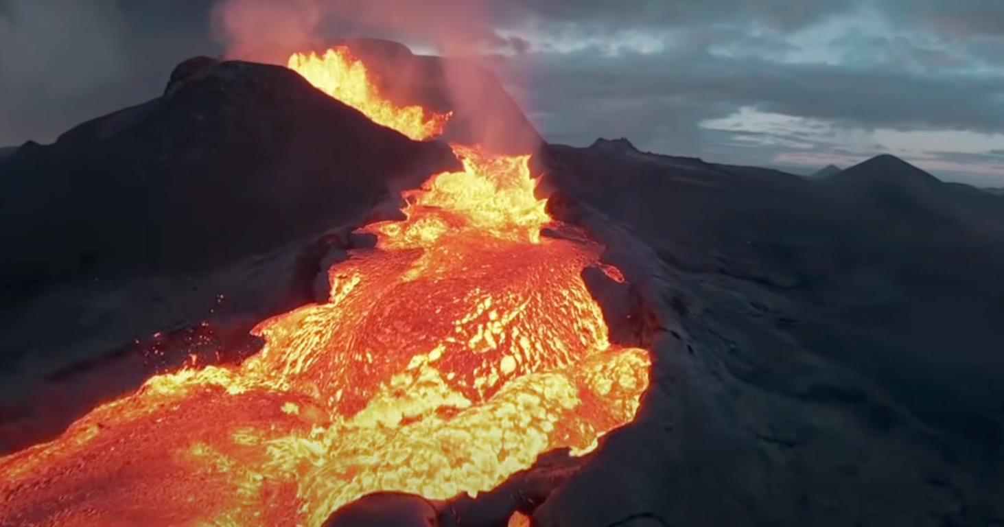 Drone χάνεται σε έκρηξη ηφαιστείου σε θεαματικό βίντεο