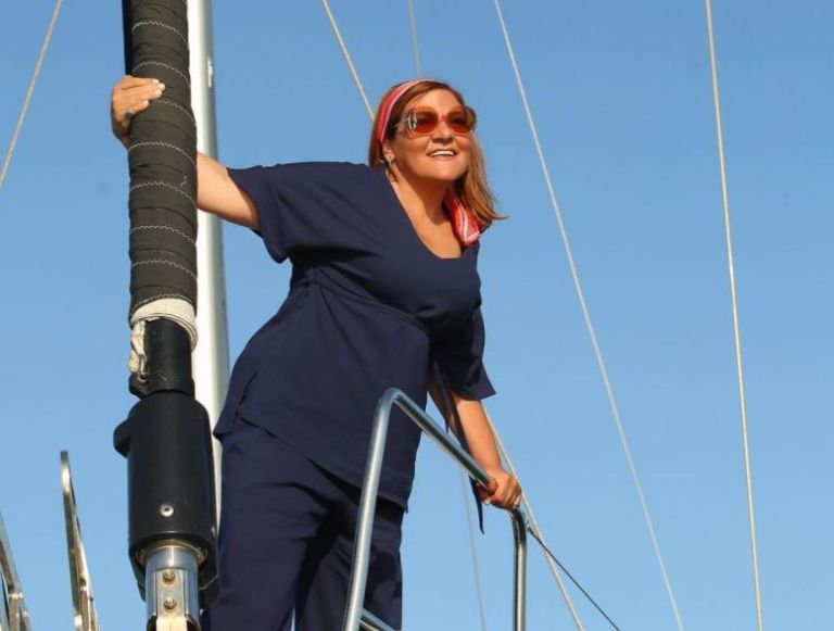 Βίκυ Σταυροπούλου: Ποζάρει με μαγιό και το Instagram «προσκυνά»