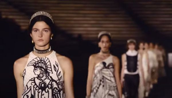 O Dior αποθέωσε την Ελλάδα σε ένα μαγευτικό show στο Καλλιμάρμαρο