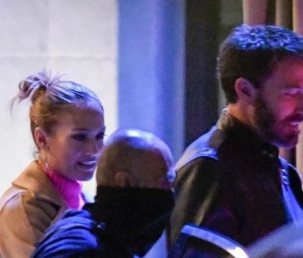 Τζένιφερ Λόπεζ και Μπεν Άφλεκ βολτάρουν αγκαλιά