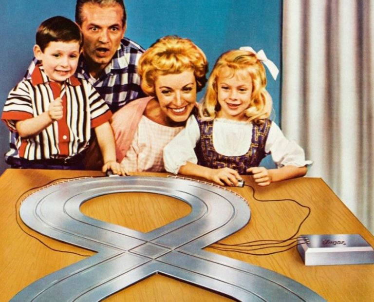 Ένας αιώνας αμερικανικές διαφημίσεις παιχνιδιών σε ένα νέο λεύκωμα