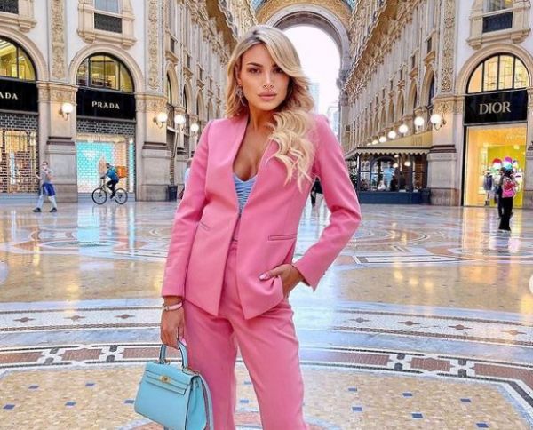 Η ελληνική showbiz φτιάχνει βαλίτσες για εξωτερικό μετά το lockdown