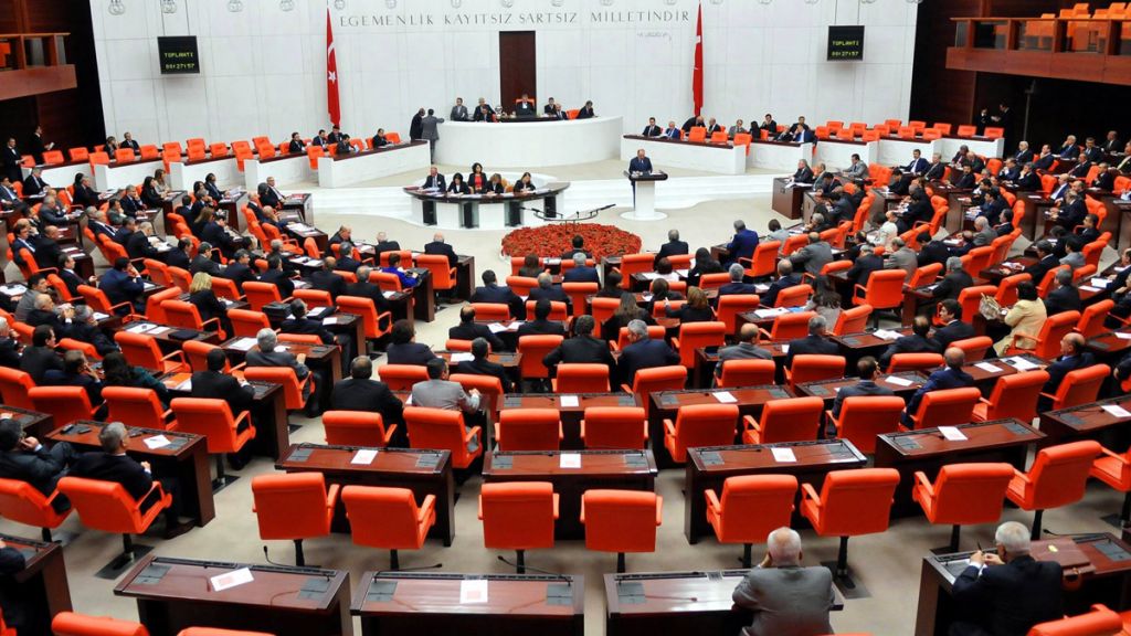 Τουρκία: Ένταση στη βουλή – «Ο Ερντογάν δεν ξέρει τα όριά του»