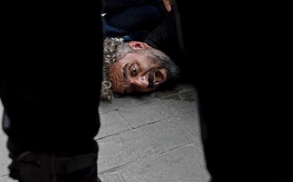 Τουρκία: Φωτορεπόρτερ κατήγγειλε ότι αστυνομικοί επιχείρησαν να τον σκοτώσουν