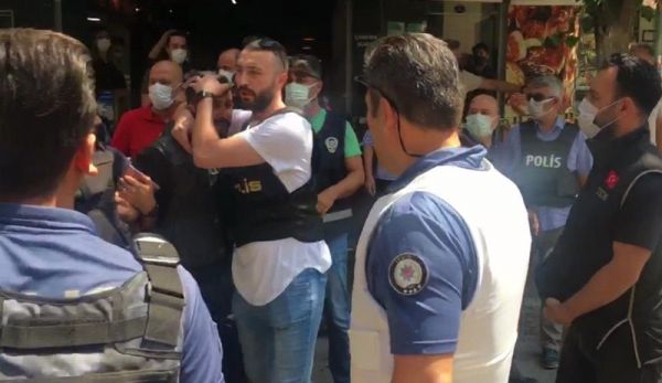 Τουρκία: Ένοπλος εισέβαλε σε γραφεία του HDP και σκότωσε γυναίκα – Προσπάθησε να κάψει το κτίριο
