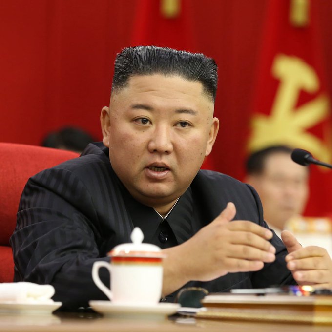 Βόρεια Κορέα: Μυστήριο με την υγεία του Κιμ Γιονγκ Ουν - Η πρώτη φωτογραφία του με λιγότερα κιλά