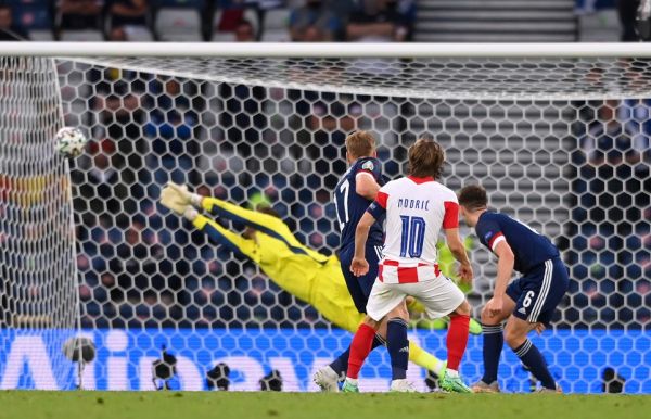 Ασύλληπτη γκολάρα του Μόντριτς για το 2-1 της Κροατίας (vid)