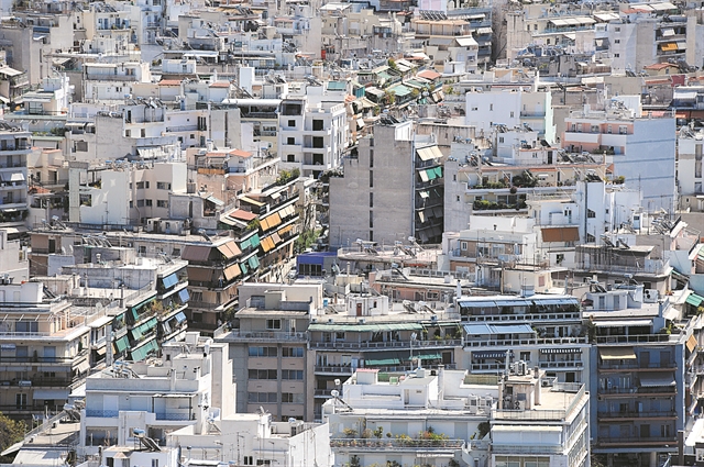 Πώς χιλιάδες ιδιοκτήτες έκαναν συνιδιοκτήτη του αέρα των ακινήτων τους το Δημόσιο