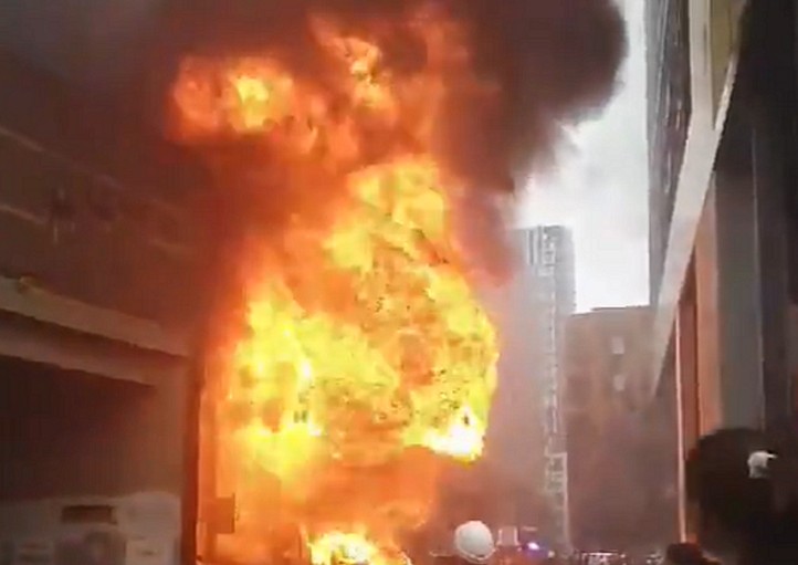Λονδίνο: Μεγάλη φωτιά μετά από έκρηξη – Απίστευτες εικόνες