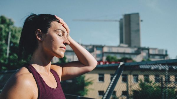 Γιατί η υγρασία αυξάνει τη δυσφορία τις μέρες με καύσωνα;