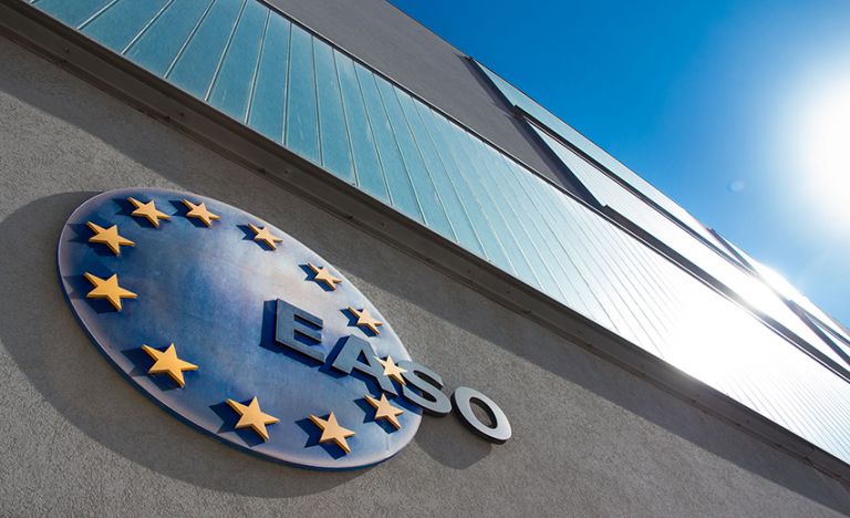 EASO: Το 2020 καταγράφηκε ο χαμηλότερος αριθμός αιτήσεων ασύλου στην ΕΕ από το 2013