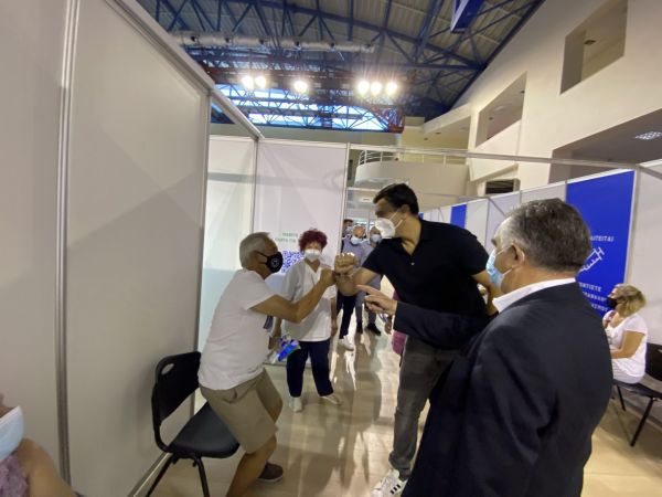 Έκκληση Κικίλια από τη Ρόδο: Σπεύστε να εμβολιαστείτε – Μπορούμε ακόμη καλύτερα