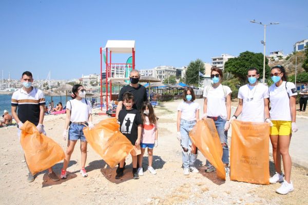 Πειραιάς: Εθελοντικοί καθαρισμοί σε παραλίες και υποβρύχιος καθαρισμός στο Μικρολίμανο