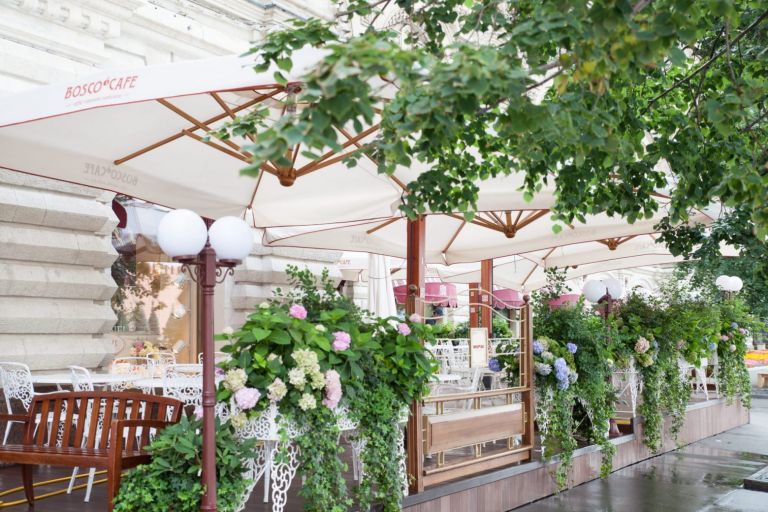 Ρωσία: Οι καφετέριες στη Μόσχα δεν δέχονται ανεμβολίαστους- Η κατάσταση παραμένει εξαιρετικά δύσκολη