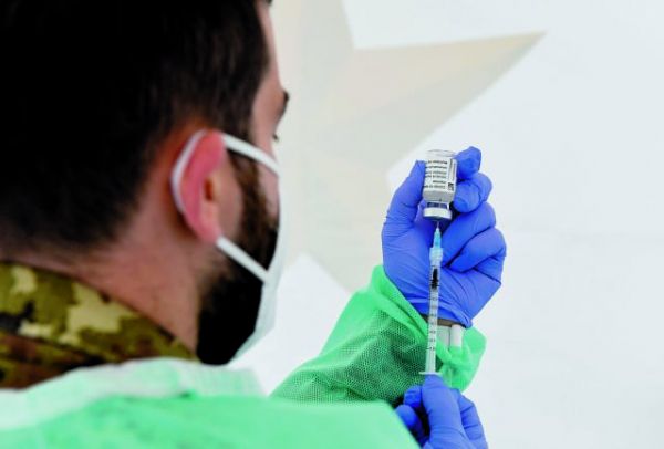 Ιταλία: Στοπ στους εμβολιασμούς νέων με AstraZeneca