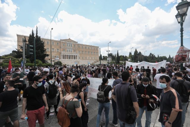 Χιλιάδες κόσμου στις συγκεντρώσεις κατά του εργασιακού νομοσχεδίου - Κλειστό το κέντρο της Αθήνας