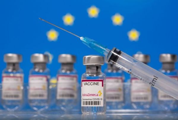 Εμβόλιο: Νέες συμβουλές του ΕΜΑ για τα περιστατικά θρόμβωσης – Πότε να μην χορηγείται το σκεύασμα της AstraZeneca