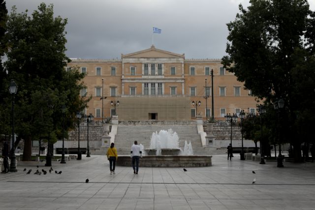 Κοροναϊός: Τρομάζουν ειδικούς και πολίτες οι μεταλλάξεις – Το «χαλαρό» καλοκαίρι θα φέρει δύσκολο χειμώνα;