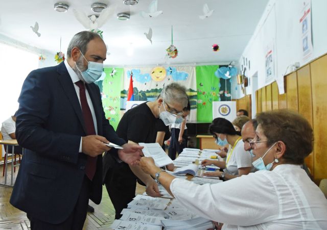 Αρμενία: Ο Πασινιάν νικητής των εκλογών – Η αντιπολίτευση καταγγέλλει νοθεία