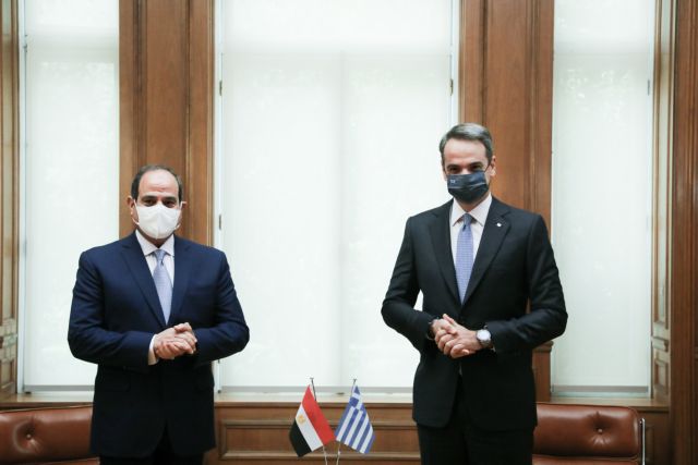 Μητσοτάκης: Έφτασε στο Κάιρο – Τι θα συζητήσει με τον πρόεδρο της Αιγύπτου