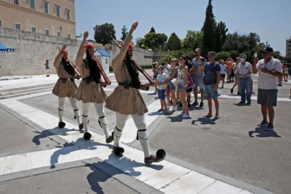 Τουρισμός: Καθοριστικές οι επόμενες δύο εβδομάδες για την εξέλιξη της σεζόν